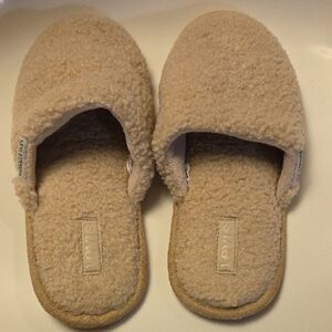 Levi's Beige Fleece Slippers